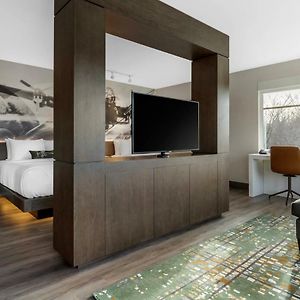 Queen Suite Mobility accessible